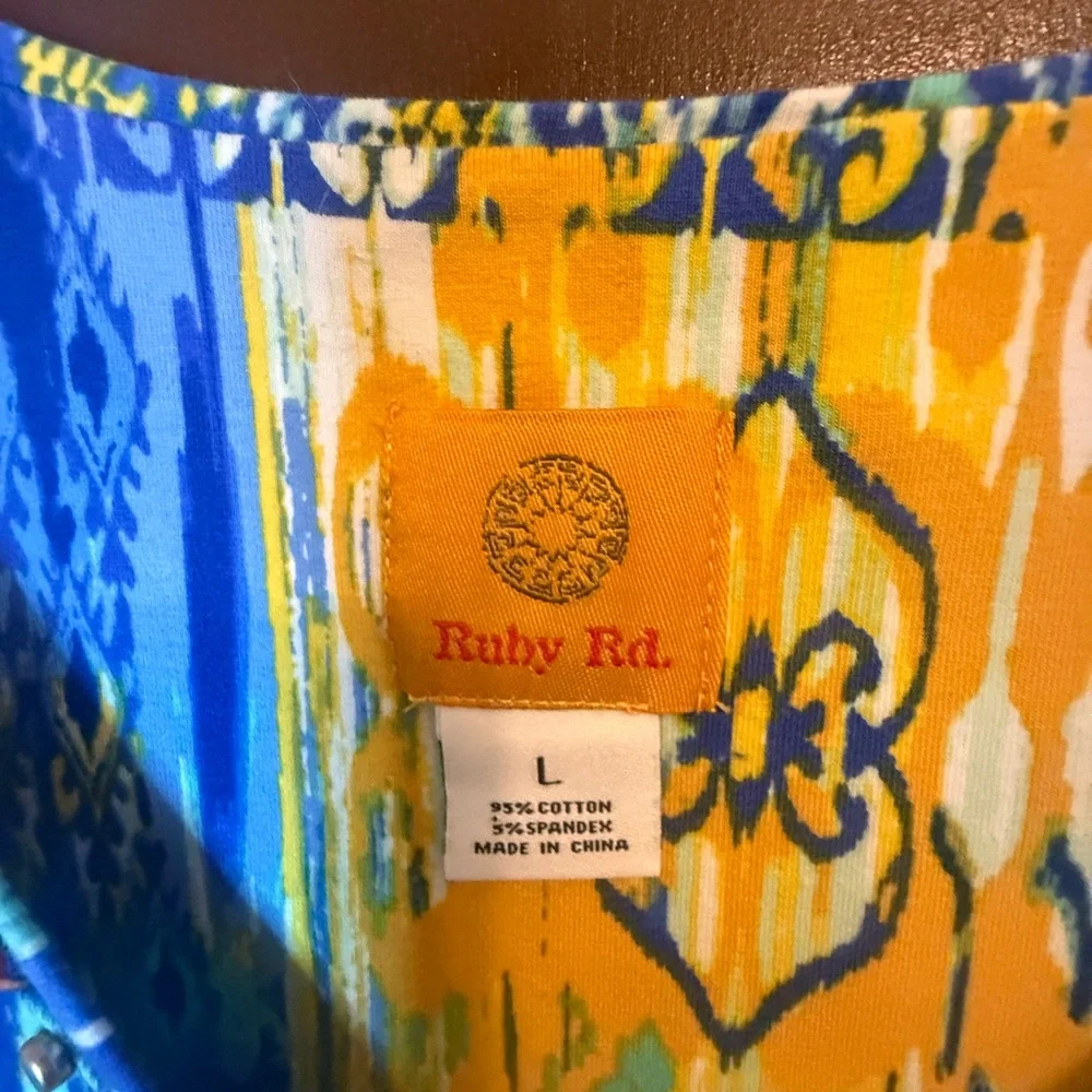 Ruby Rd. Blue and Yellow V neck bead embellished  Graphic Blouse 3/4 Sleeve Sz L - Picture 3 of 9